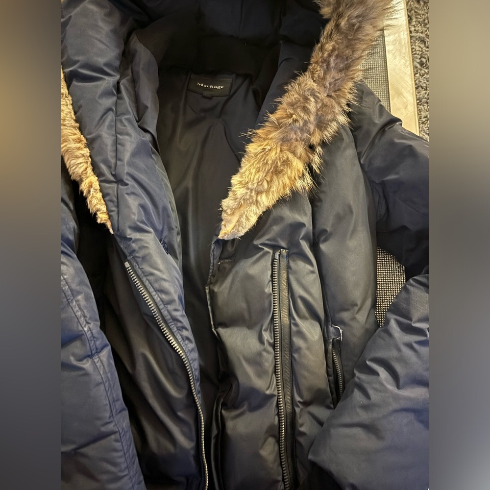 Women Macakage Video shows Better View has been worn a lot would need 2 be wash